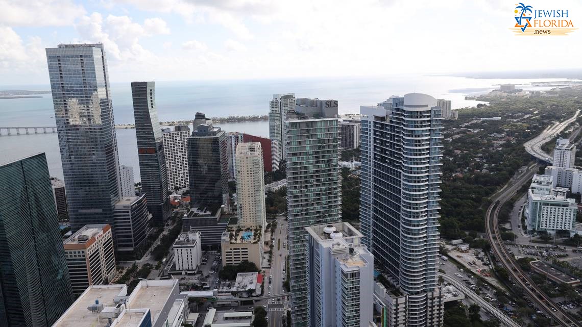 For the first time in months, Miami house prices dip. Condo prices are still rising.