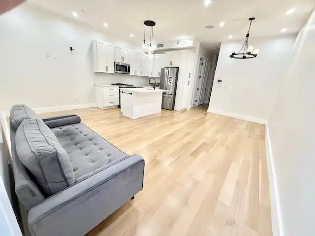 MODERN 2 BEDROOM 2 BATHROOM