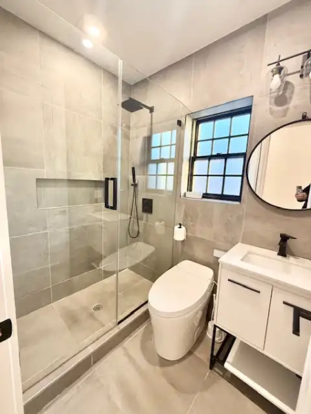 MODERN 2 BEDROOM 2 BATHROOM